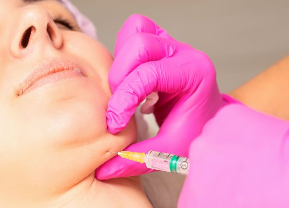fat-dissolving injections with aqualyx. fat dissolving for the chin.